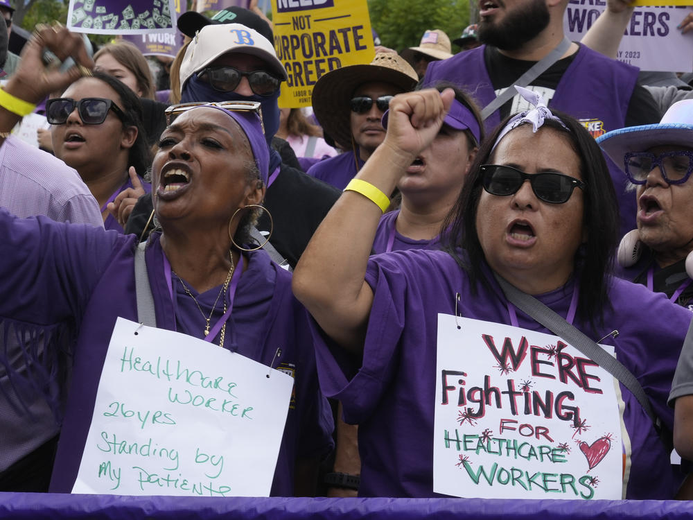 Frontline health care workers hold a demonstration outside Kaiser Permanente Los Angeles Medical Center on September 4.