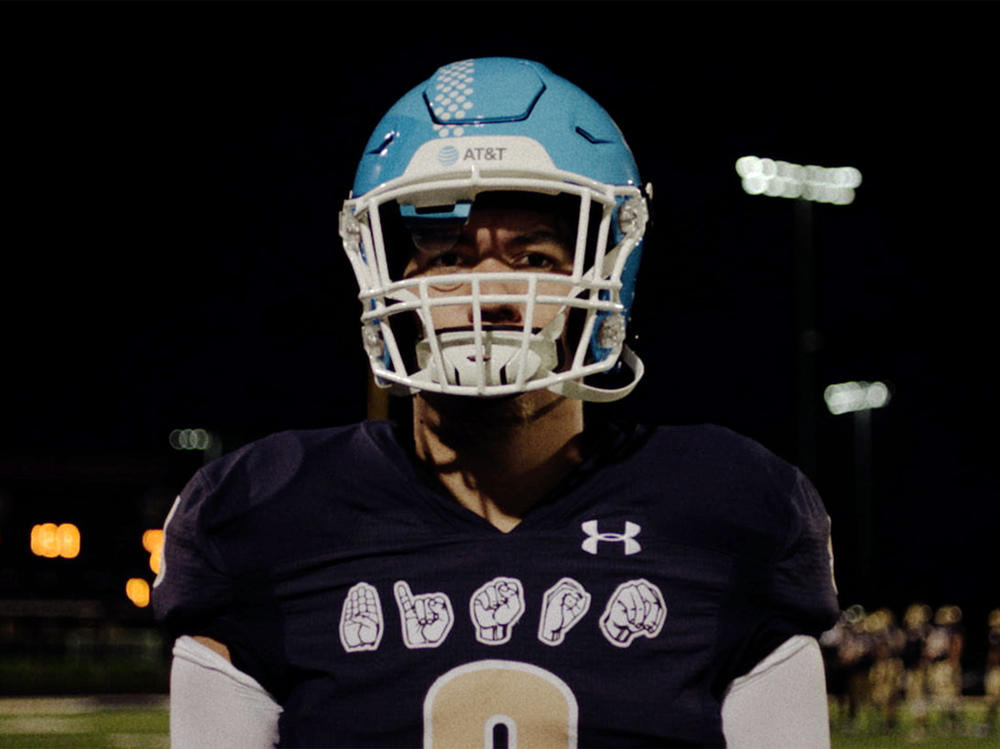 A digital display attached to the helmet will show the player which play the coach has chosen.