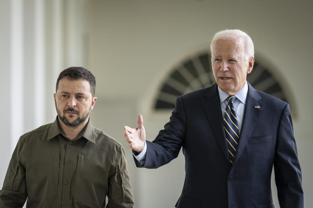 President of Ukraine Volodymyr Zelenskyy and U.S. President Joe Biden walk to the Oval Office of the White House on September 21.