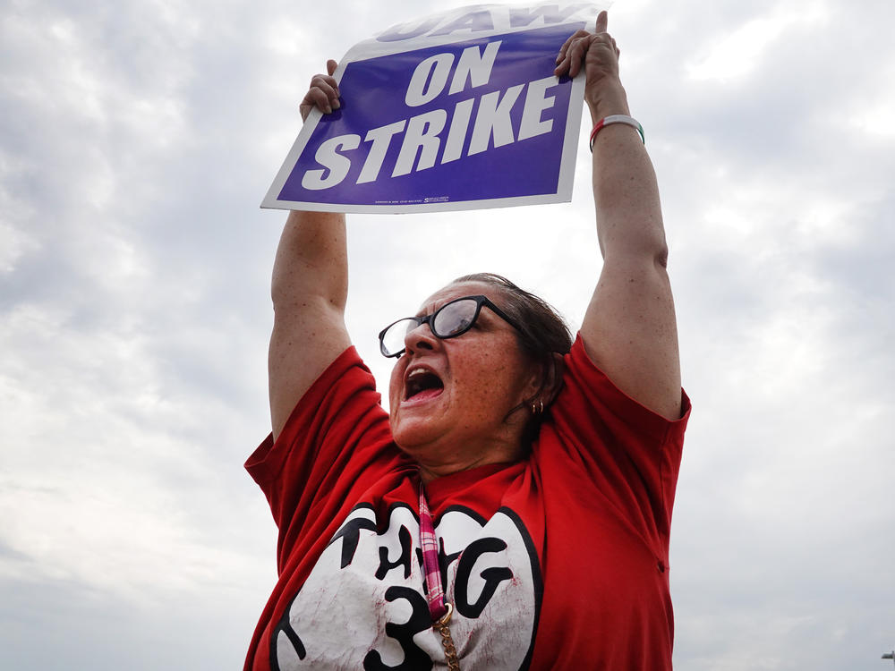 United Auto Workers members picket outside of the Stellantis Mopar parts facility on September 22, 2023 in Naperville, Illinois.