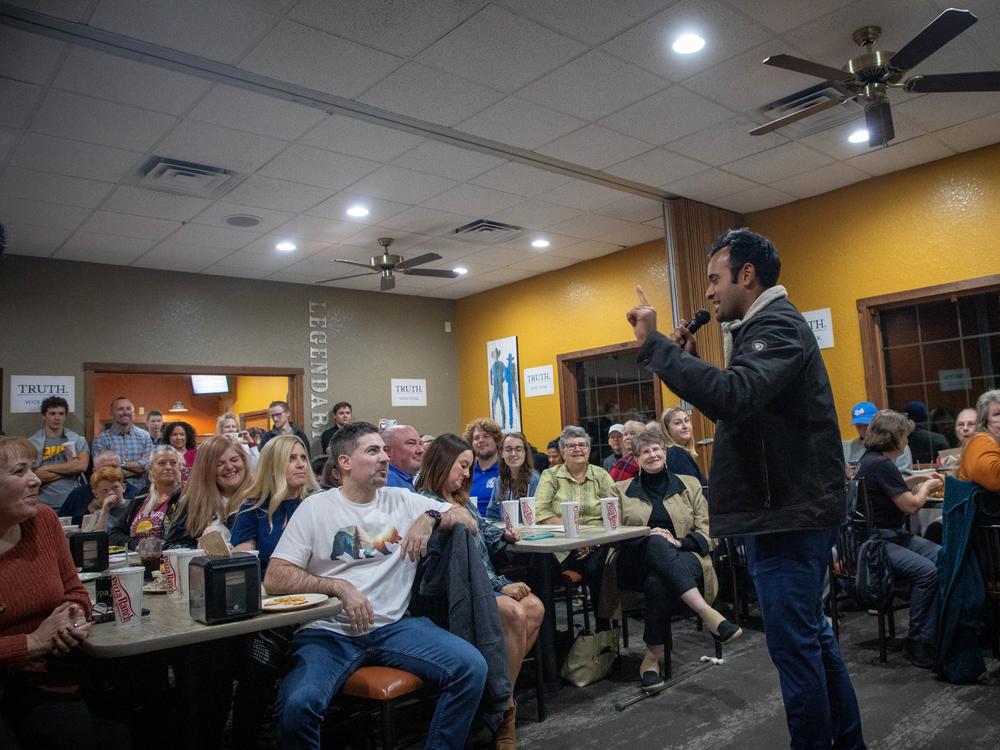 Entrepreneur and Republican presidential candidate Vivek Ramaswamy campaigns at a Pizza Ranch restaurant in Altoona, Iowa.
