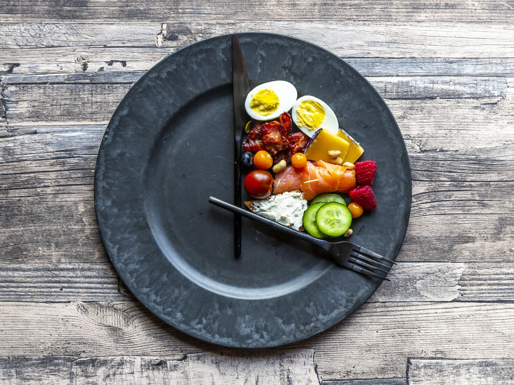 Intermittent fasting performed as well as calorie-counting for helping people with Type 2 diabetes manage weight and blood sugar.