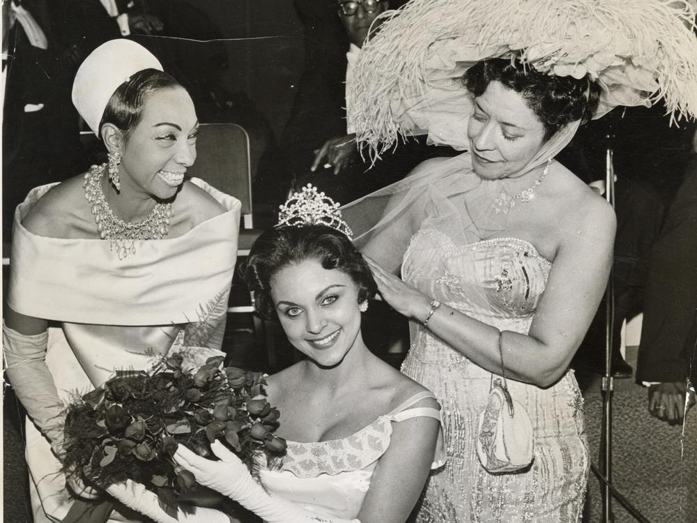 Josephine Baker (left), Mollie Moon (right) and the newly crowned Miss Beaux Arts Ball, 1960.