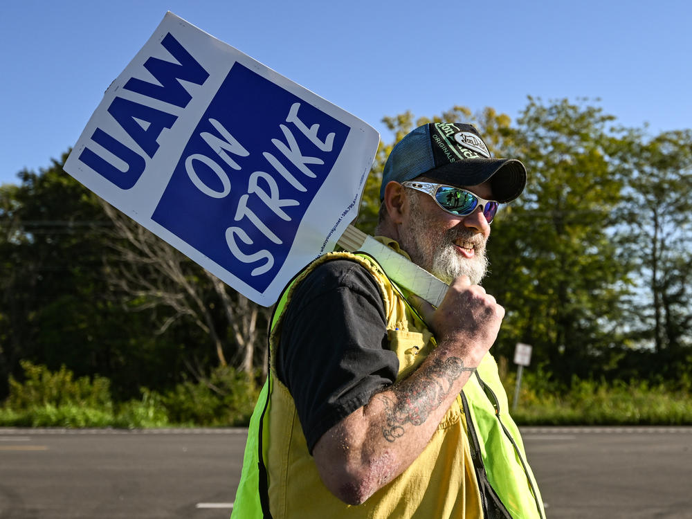 GM workers strike outside the General Motors Wentzville Assembly Plant in Wentzville, Missouri, on Sept. 15, 2023.