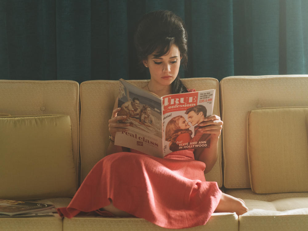 Cailee Spaeny is impressively convincing in the role of adolescent Priscilla, depicting a high school senior isolated from others at Graceland.