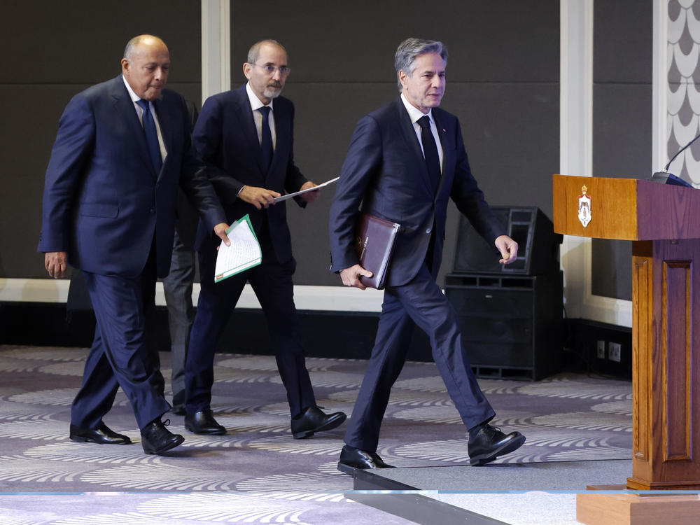 U.S. Secretary of State Antony Blinken, right, Egyptian Foreign Minister Sameh Shoukry, left, and Jordanian Deputy Prime Minister and Foreign Minister Ayman Safadi arrive to attend a press conference in Amman, Jordan, on Saturday.