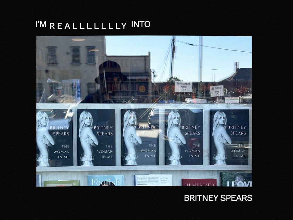 Copies of Britney Spears' book <em>The Woman In Me</em> in a book store window.