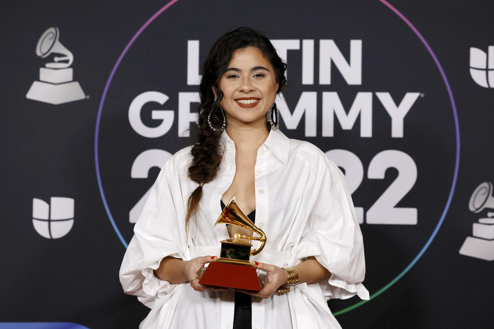 Estrada poses with the award for Best New Artist at the 23rd Annual Latin Grammy Awards on Nov. 17, 2022.