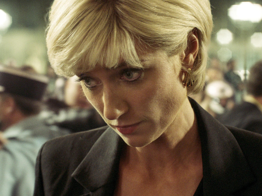 Elizabeth Debicki as Diana in the sixth and final season of <em>The Crown.</em>