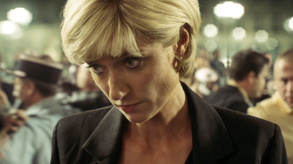 Elizabeth Debicki as Diana in the sixth and final season of <em>The Crown.</em>