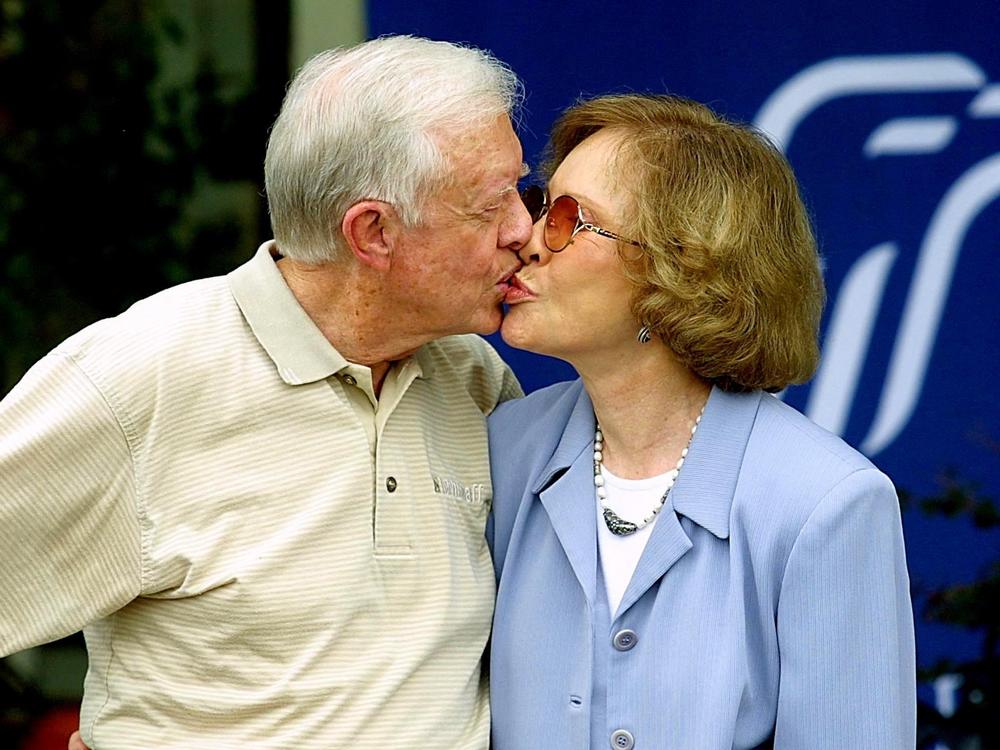 Former U.S. president Jimmy Carter receives a kiss from his wife Rosalynn Carter after a press conference in Plains, Ga., in Oct. 2002.
