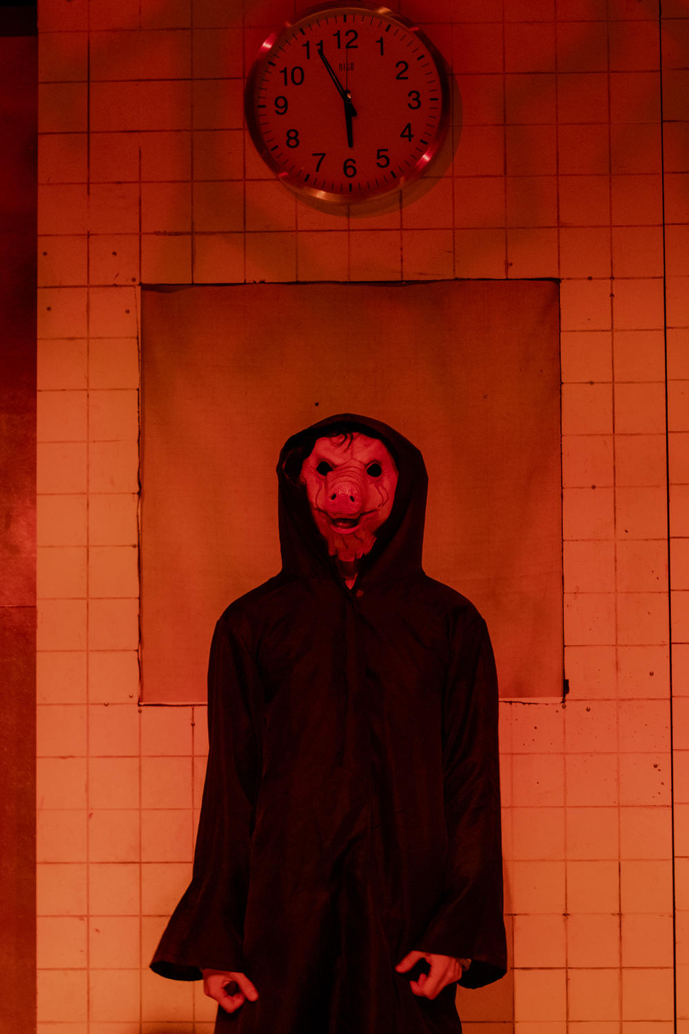 John Kramer's apprentices, who help him set up traps for victims, wear pig masks to hide their identity.