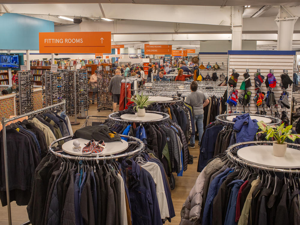 Unclaimed Baggage is laid out like a regular department store, and not just a bunch of bins in a big warehouse. There is even a formal wear and jewelry department