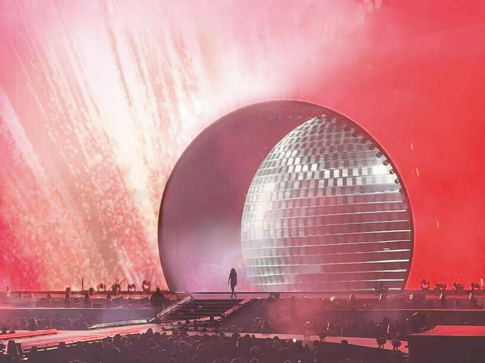 For BeyoncÃ©'s Renaissance tour Es Devlin designed a spherical portal â a 50-foot wide aperture â from which the star, her dancers and musicians could emerge and withdraw between songs.