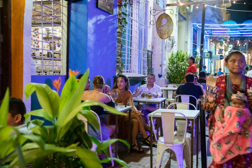 Santa Marta has running water only in wealthier neighborhoods and in restaurants and hotels in its tourist center. These water customers pay the highest rates.