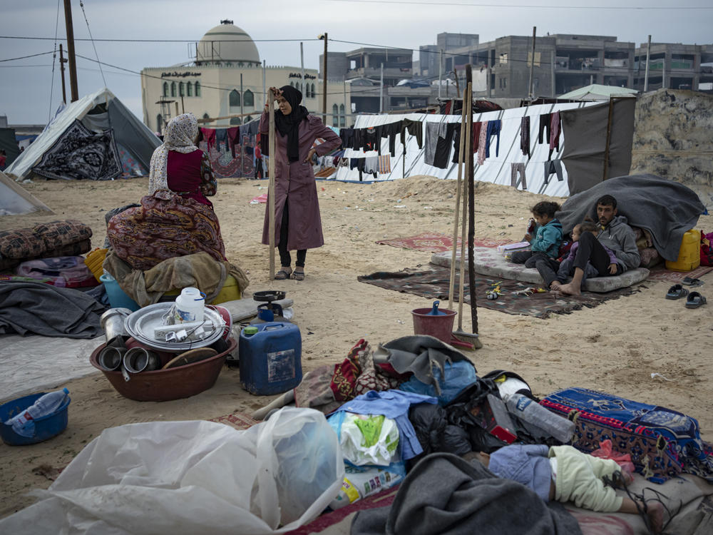 Palestinians displaced by the Israeli ground offensive in the Gaza Strip arrive in the Mawasi area on Thursday.