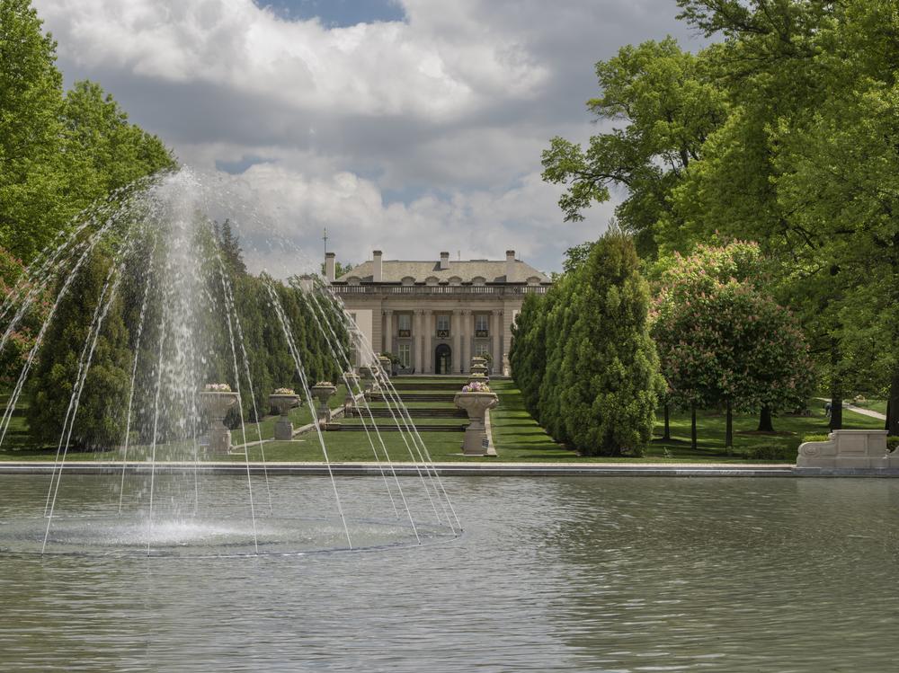 An image of Nemours by Larry Lederman appearing in <em>Du Pont Gardens of the Brandywine Valley.</em>