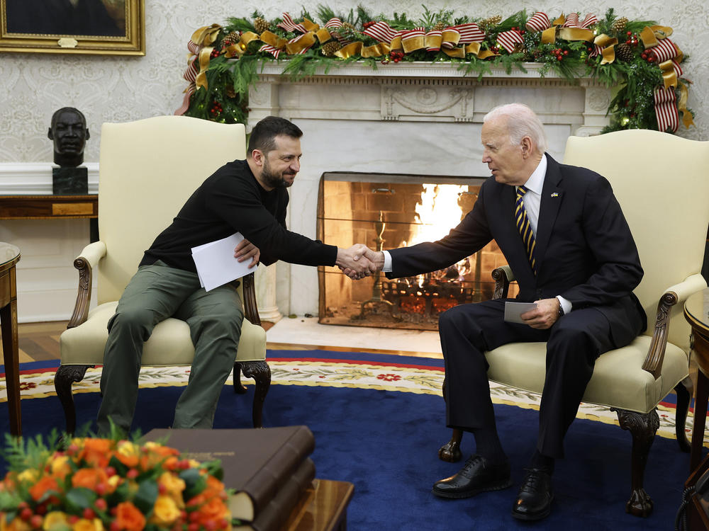 Ukrainian President Volodymyr Zelenskyy and President Biden met in the Oval Office to discuss the war and the push to have Congress approve another aid package.