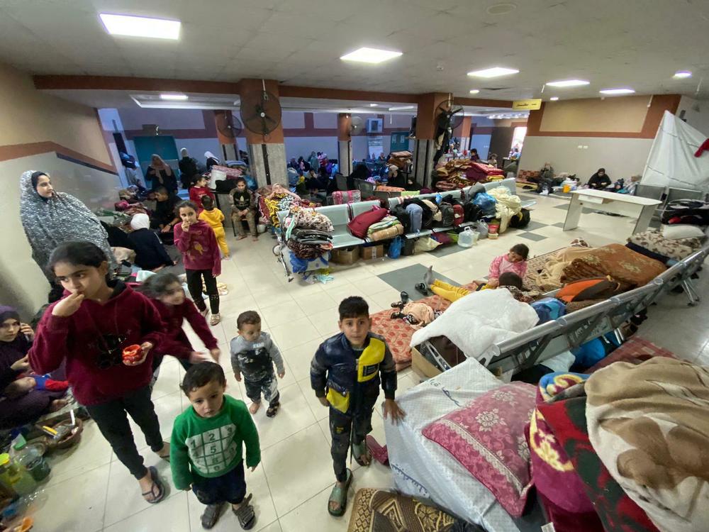 Thousands of Palestinians have taken shelter at the Nasser Medical Complex in Khan Younis, Gaza Strip, as Israeli forces press an offensive nearby.