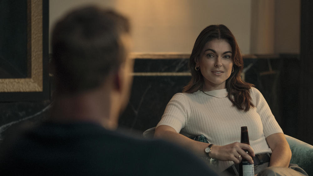 Alan Ritchson and Serinda Swan.