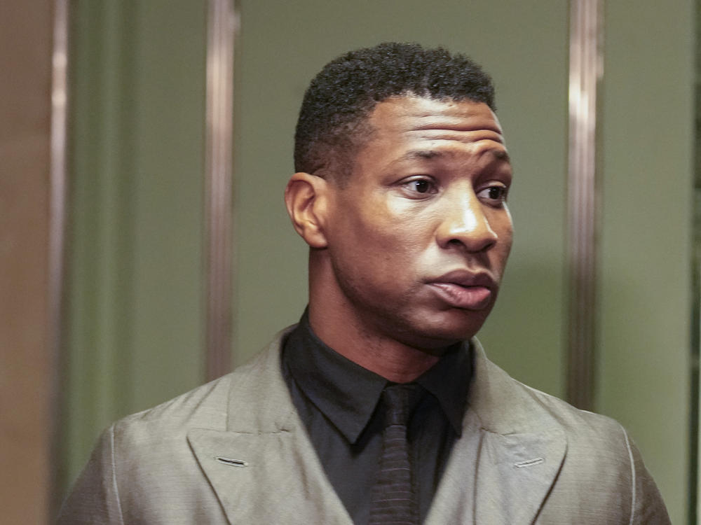 Jonathan Majors enters a courtroom at the Manhattan criminal courts in New York on Dec. 18, 2023.