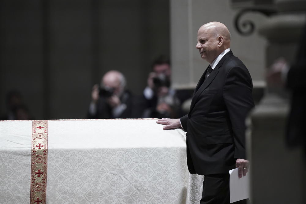 Jay O'Connor, son of retired Supreme Court Justice Sandra Day O'Connor, walks past her casket after speaking during a memorial service at the National Cathedral in Washington D.C., Tuesday, Dec. 19, 2023.