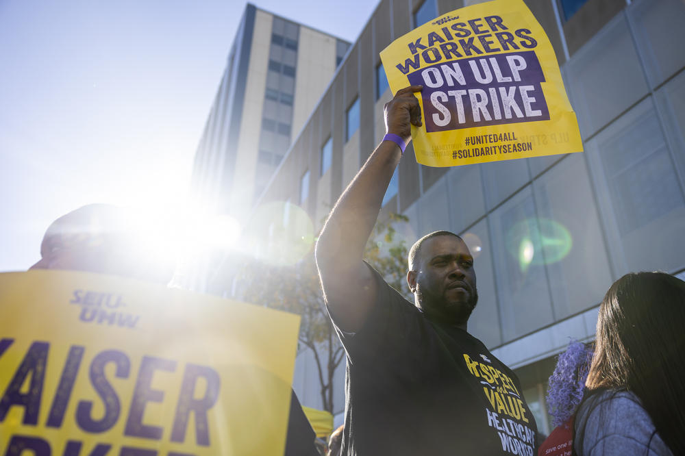 Michael Jones and others strike at the Kaiser Permanente Oakland Medical Center in Oakland, Calif., on Oct. 4, 2023. Full story <a href=