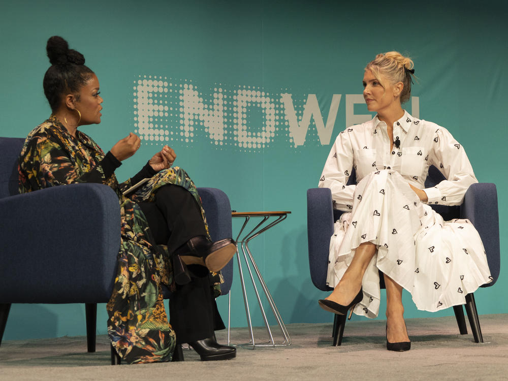 Sitcom star Yvette Nicole Brown (left) talks about death and grief with talk show host Amanda Kloots at the 2023 End Well conference in Los Angeles.