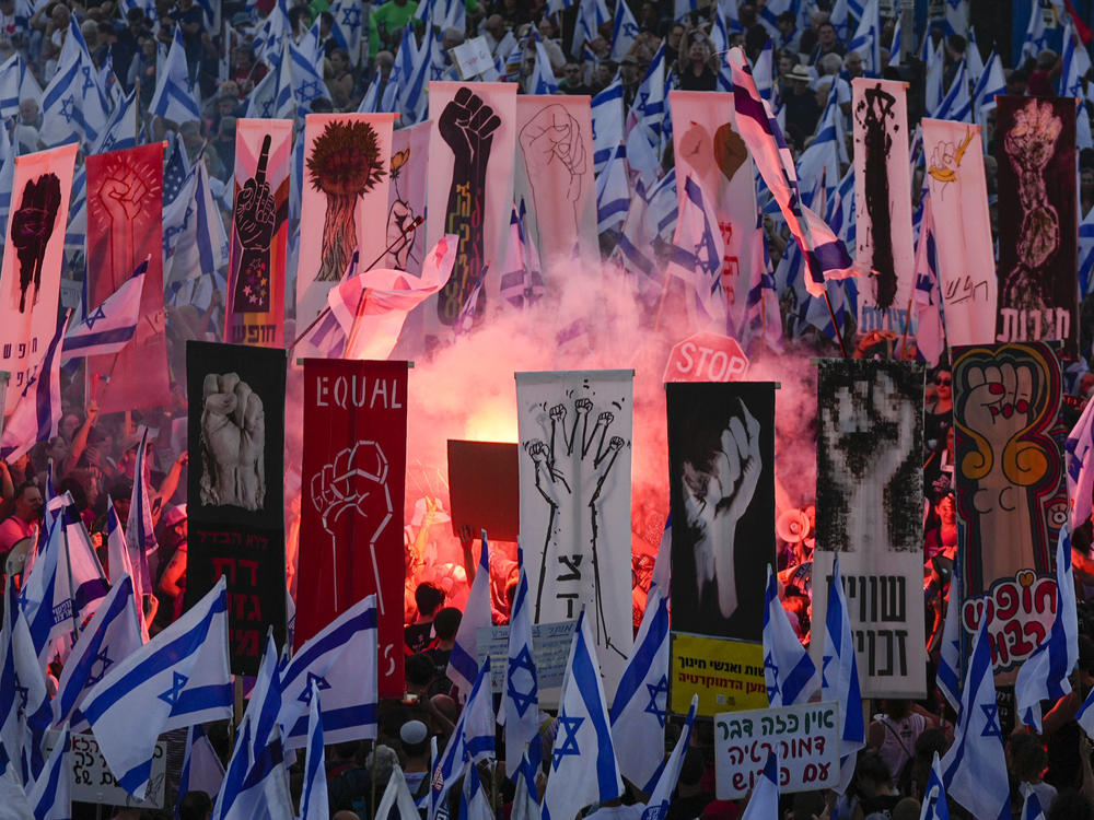 Israelis protested against plans by Prime Minister Benjamin Netanyahu's government to overhaul the judicial system and in support of the Supreme Court in Jerusalem on Monday, Sept. 11, 2023. (AP Photo/Ohad Zwigenberg)