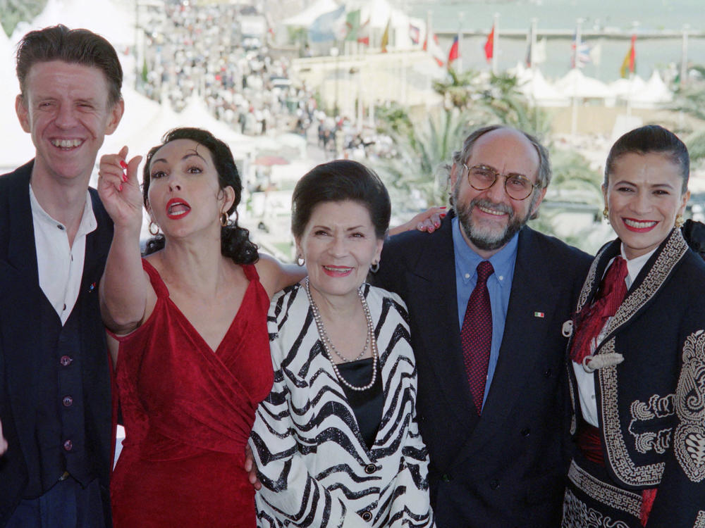 British actor Alex Cox, Mexican actress Blanca Guerra and Ana Ofelia Murguía (center), Mexican film director Arturo Ripstein and Mexican actress Patricia Reyes Spíndola pose as part of the 47th Cannes Film Festival in 1994. Murguía died Sunday.