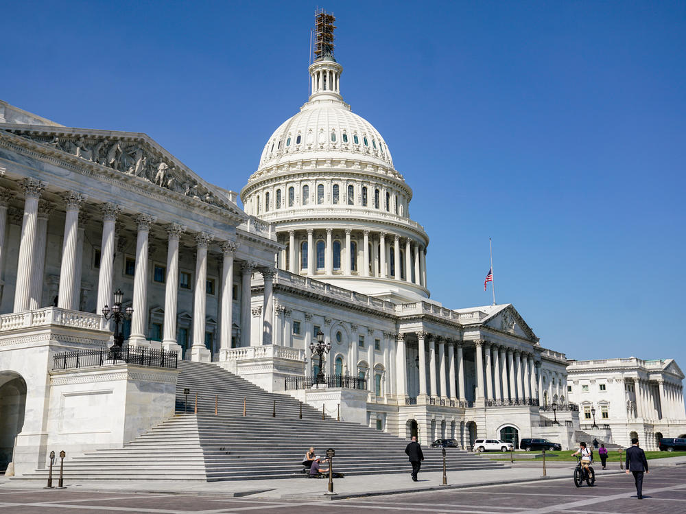Congressional leaders have agreed to a spending bill that would extend current funding levels through March 1 and March 8.
