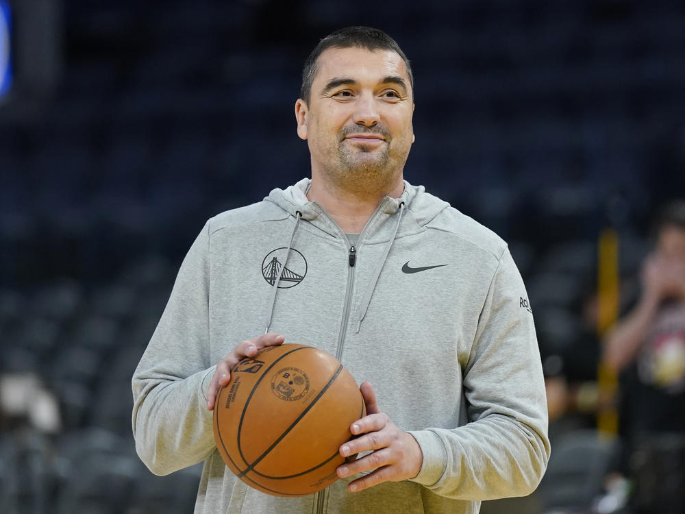 Golden State Warriors assistant coach Dejan Milojević smiles during an NBA preseason basketball game against the Denver Nuggets San Francisco, Friday, Oct. 14, 2022.