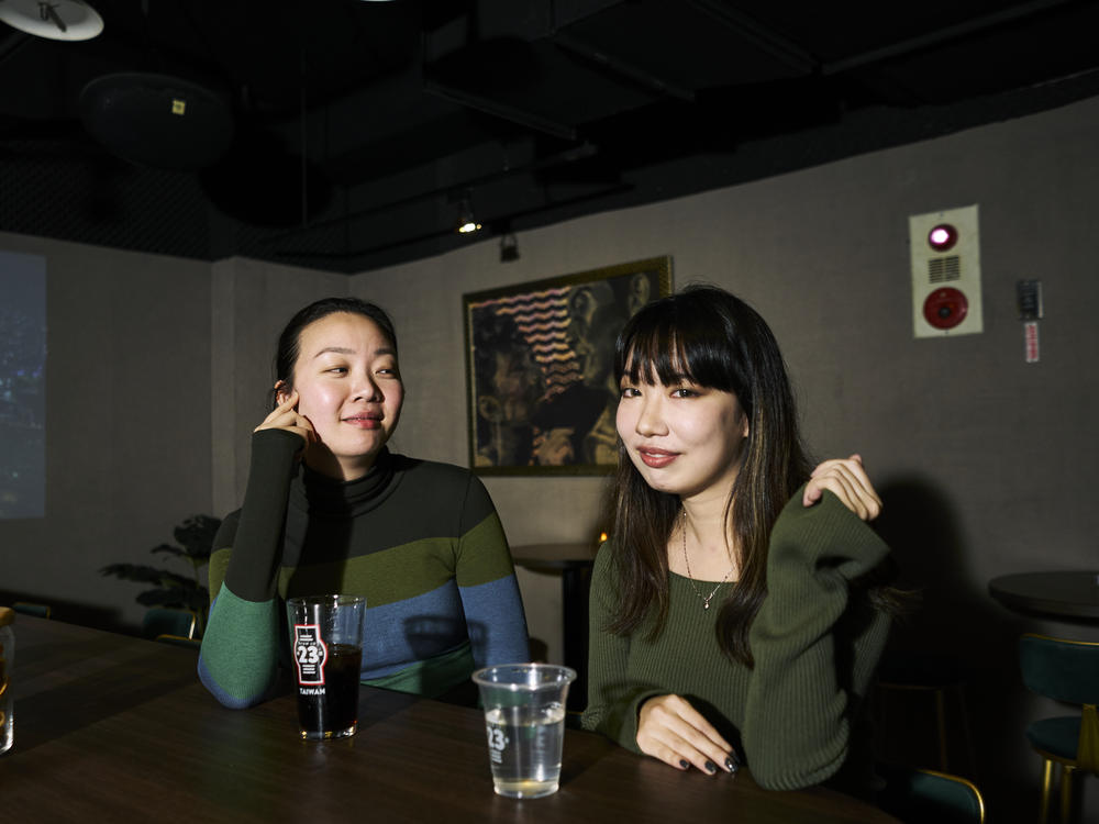 Comedians Vickie Wang (left) and Jamie Wang have no relation, yet create comedy over the cross-strait tensions between China and Taiwan.