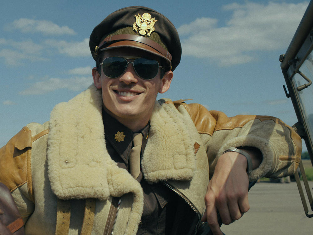 Austin Butler and Callum Turner in <em>Masters of the Air</em>