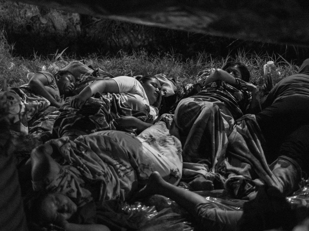In March 2022, at the beginning of the state of exception, dozens of people slept outside the Mariona jail in San Salvador to find more information about their arrested family members.