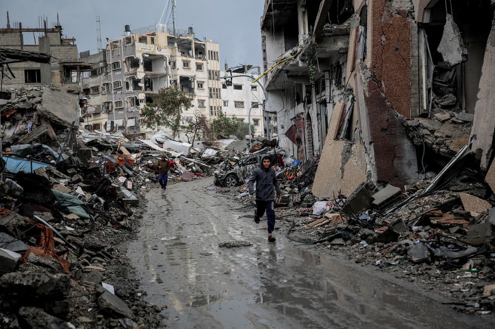 As Israeli troops withdrew from parts of Gaza City in recent weeks, residents ventured outside to survey the shattered landscapes.