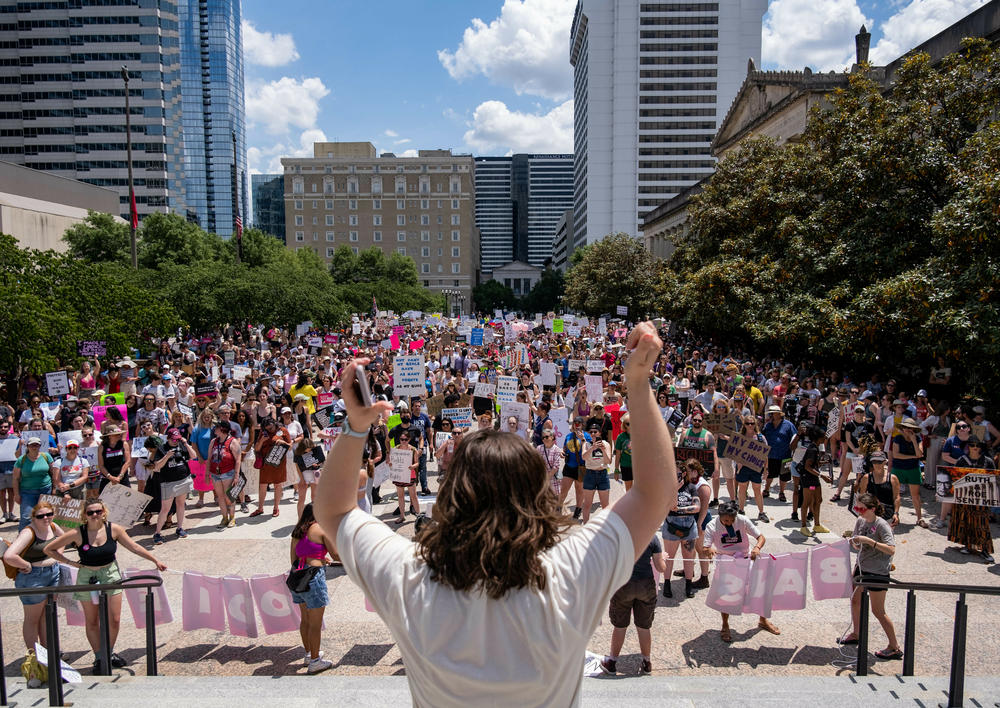 A member of the national Planned Narenthood association speaks to hundreds of people gathered near the Capitol building in Nashville in May 2022, a month before the U.S. Supreme Court overturned <em>Roe v Wade</em>.
