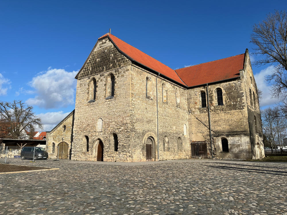 The city of Halberstadt donated this 11th century convent to house the performance until 2640.