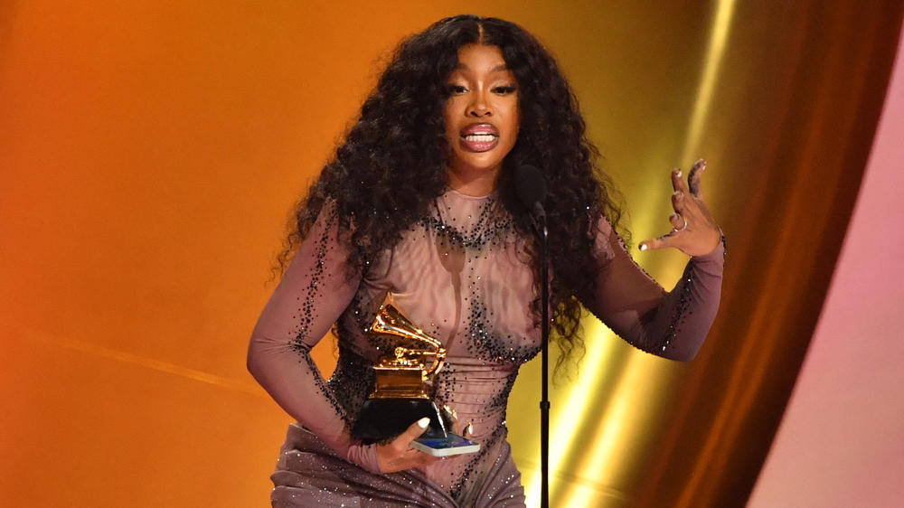 SZA accepts the best R&B song award for 