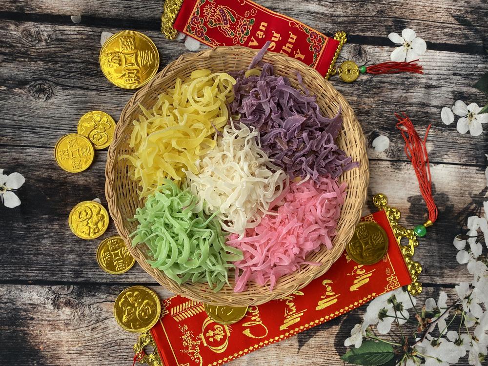Candied coconut, or <em>mut dua, </em>is a common dish seen at Vietnamese New Year celebrations.