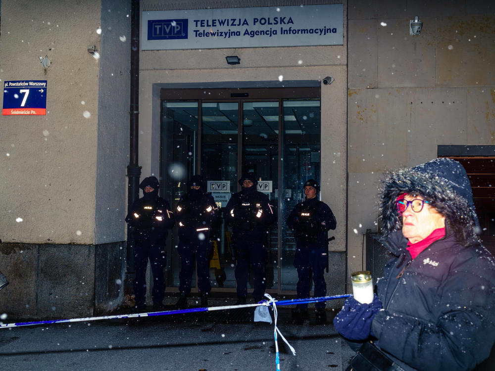 A silent protest outside the offices of Poland's state broadcaster commemorated the murder of Gdansk's Mayor Pawel Adamowicz. Many of the mayor's supporters blamed the broadcaster's far-right rhetoric for provoking his murder.