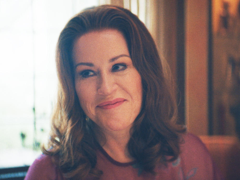 Molly Ringwald plays Joanne Carson, ex-wife of Johnny Carson, in<em> Feud: Capote vs. The Swans.</em>