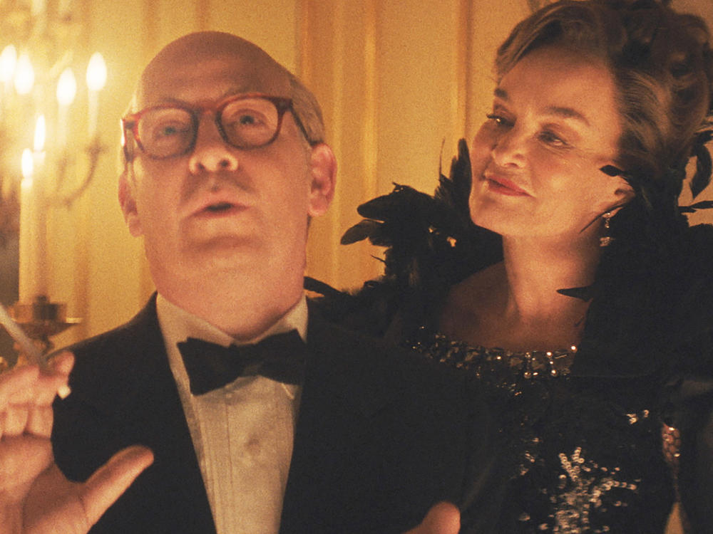 Tom Hollander as Truman Capote and Jessica Lange as Lillie Mae Faulk in <em>Feud: Capote Vs. The Swans.</em>