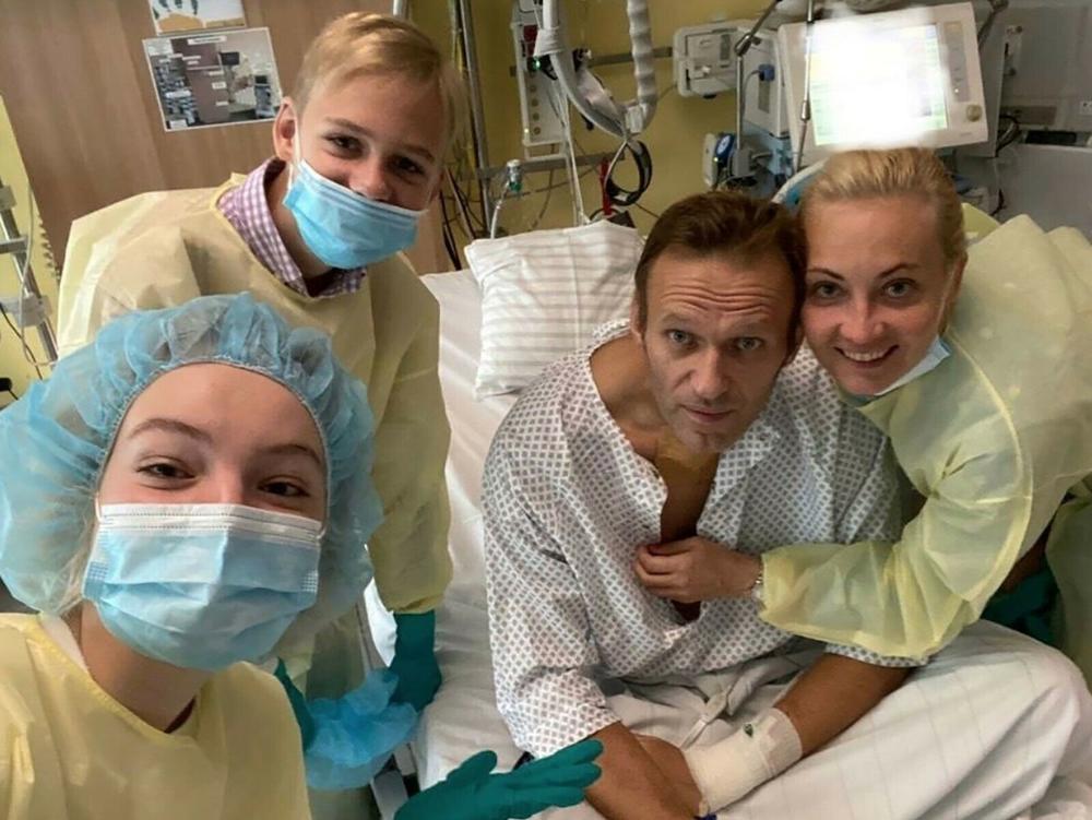 Alexei Navalny in Berlin in 2020, surrounded by his wife and two children.