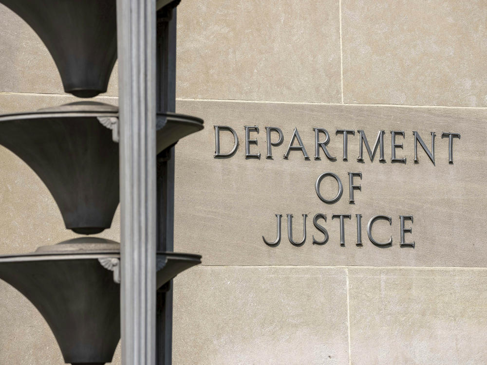 Federal prosecutors say that former FBI informant Alexander Smirnov admitted to authorities that 