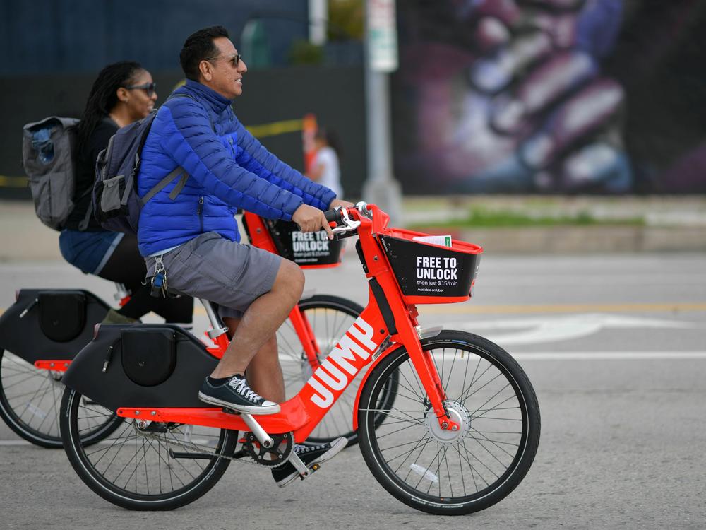 E-bike use is increasing quickly, but many people do not wear helmets. And head injuries from e-bike accidents are rising fast too, a study in JAMA Surgery shows.