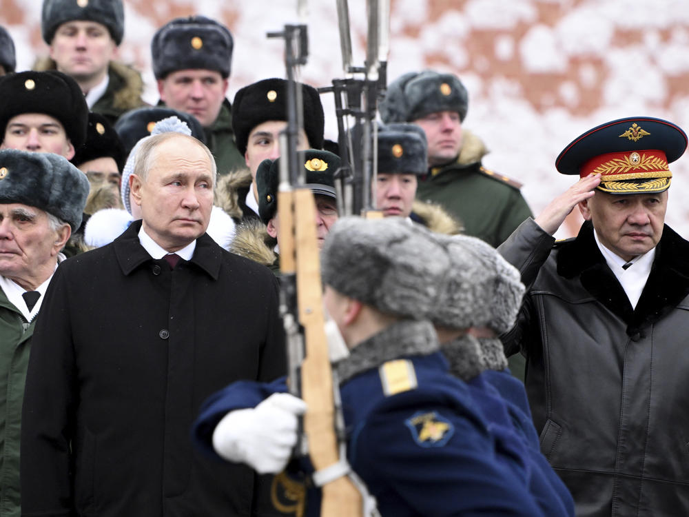 Russian President Vladimir Putin and Defense Minister Sergei Shoigu (right) take part in a wreath-laying ceremony at the Tomb of the Unknown Soldier in Alexander Garden on Defender of the Fatherland Day, in Moscow, Friday.