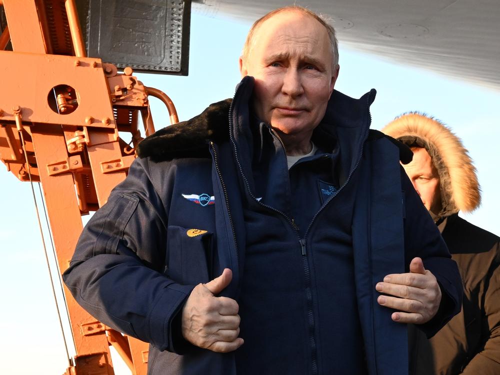 Russian President Vladimir Putin gets off a Tu-160M strategic bomber after a flight in Kazan, Russia, on Thursday.