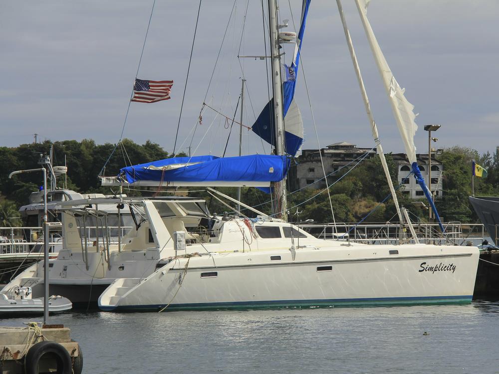 The yacht 