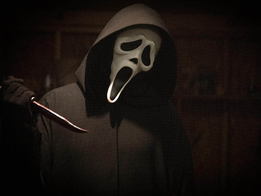 Ghostface in <em>Scream</em>.